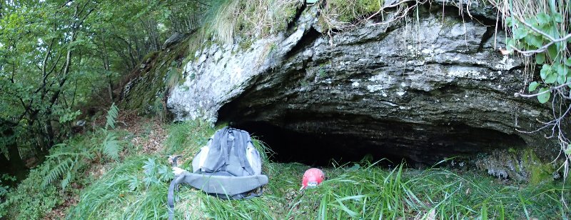 P9200013.JPG
Le porche bas donnant accès au laminoir établi sur le joint de strate séparant l'écran gréseux en bas de la masse calcaire en haut.
Fichier manquant