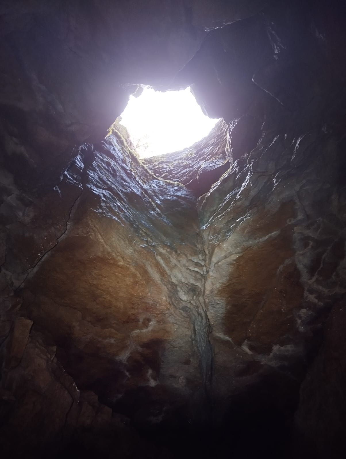 IMG-20260204-WA0010.jpg
Puits artificiel reliant la surface du plateau au secteur de Fichier manquant