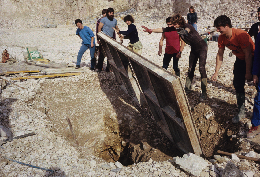 Entrée du gouffre du bois Chaumard
La seconde entrée du gouffre (entrée actuelle) lors de sa consolidation.
Fichier manquant