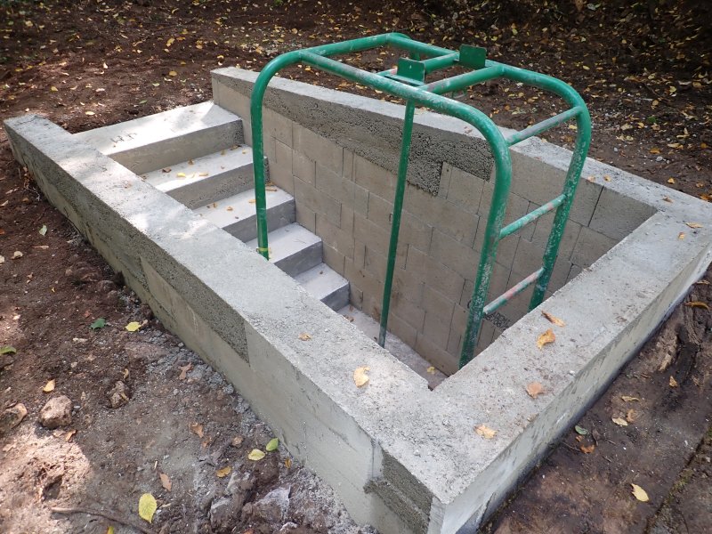 Photo CDS 21 : Réaménagement de l'entrée.
Complète réfection de l'accès au puits par une équipe inter-clubs du CDS 21.
Fichier manquant